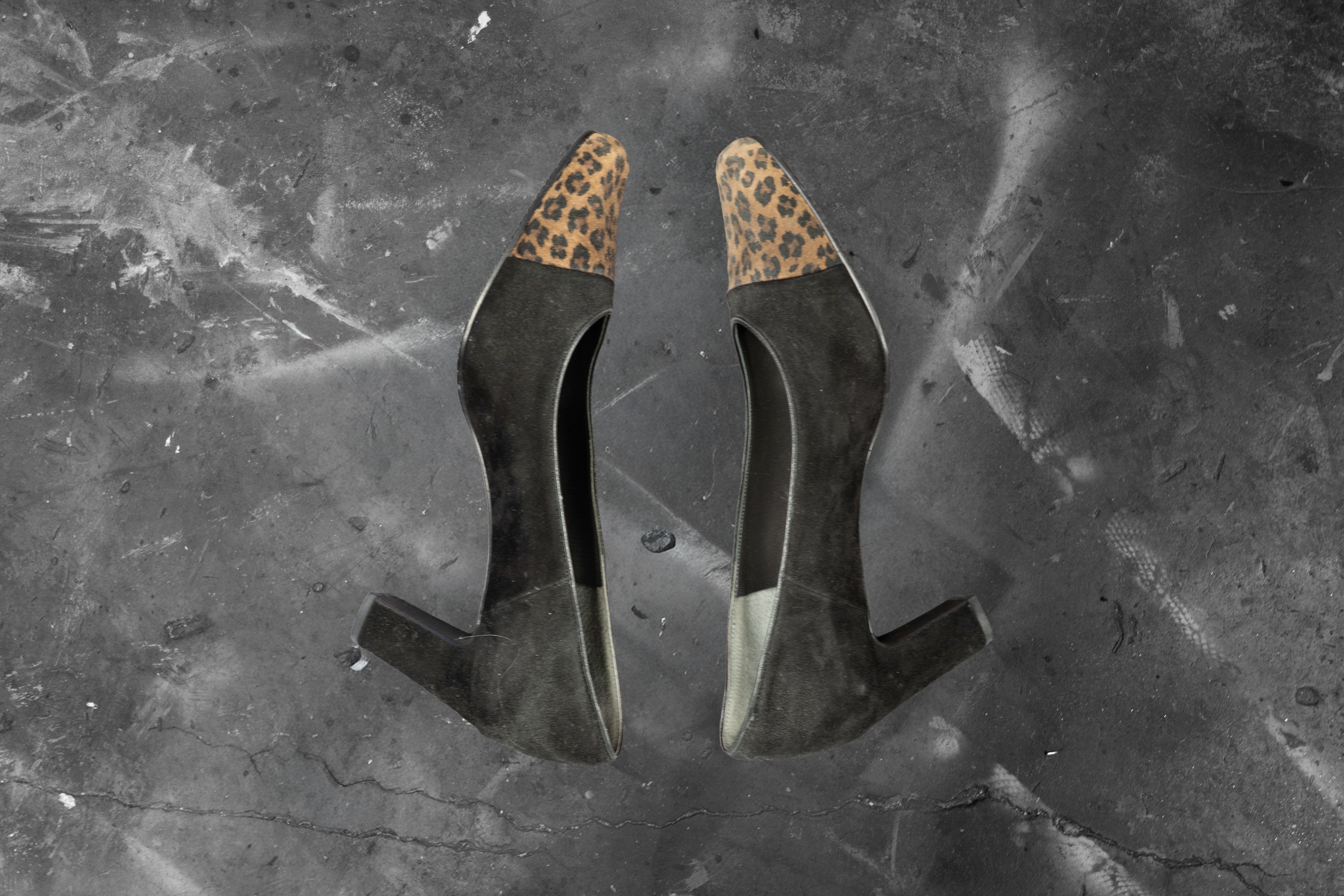 BALENCIAGA — BLACK LEATHER LEOPARD TOE PUMP