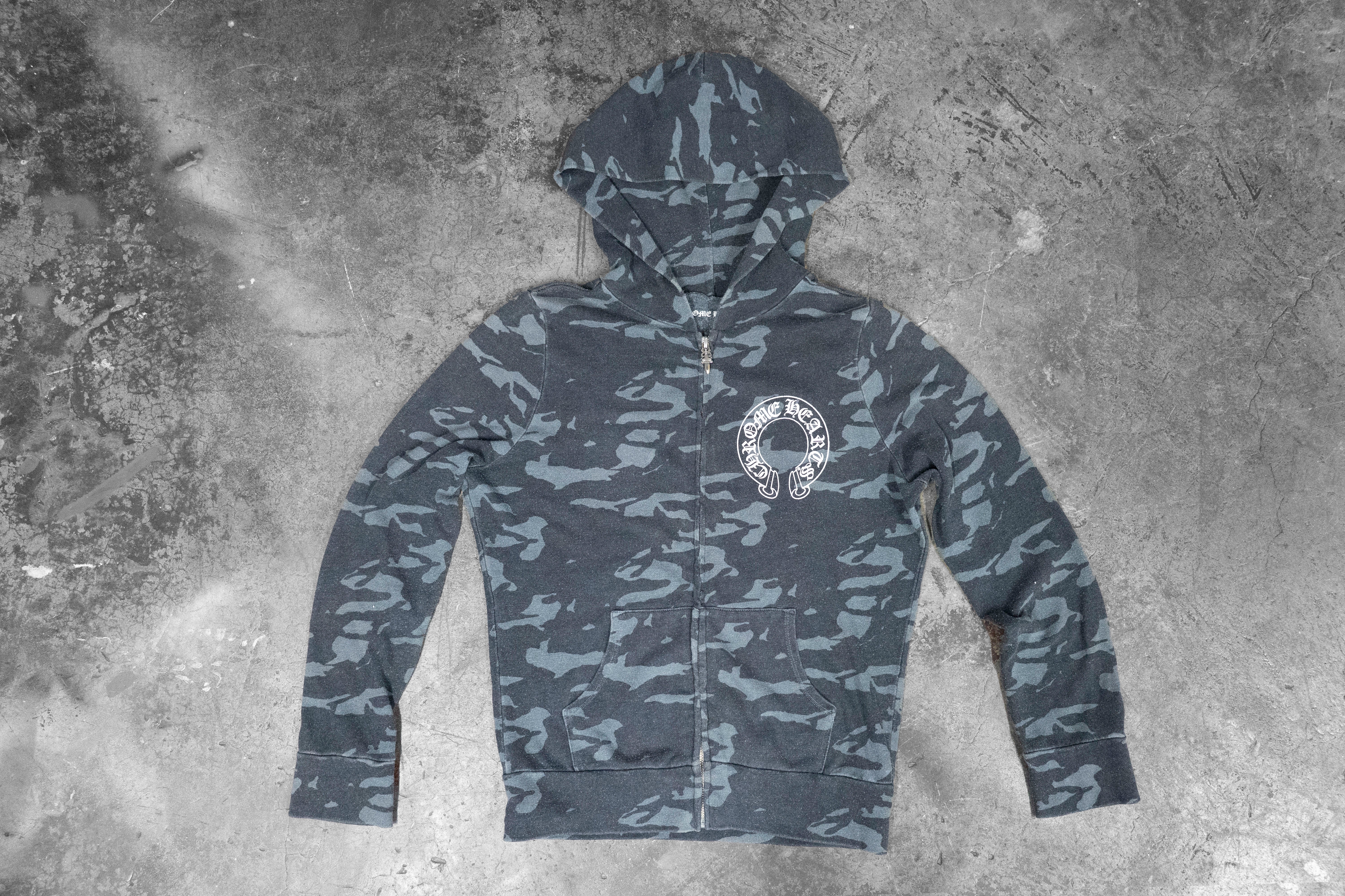 CHROME HEARTS — GREY CAMO ZIP-UP HOODIE WITH WHITE HORSESHOE LOGO