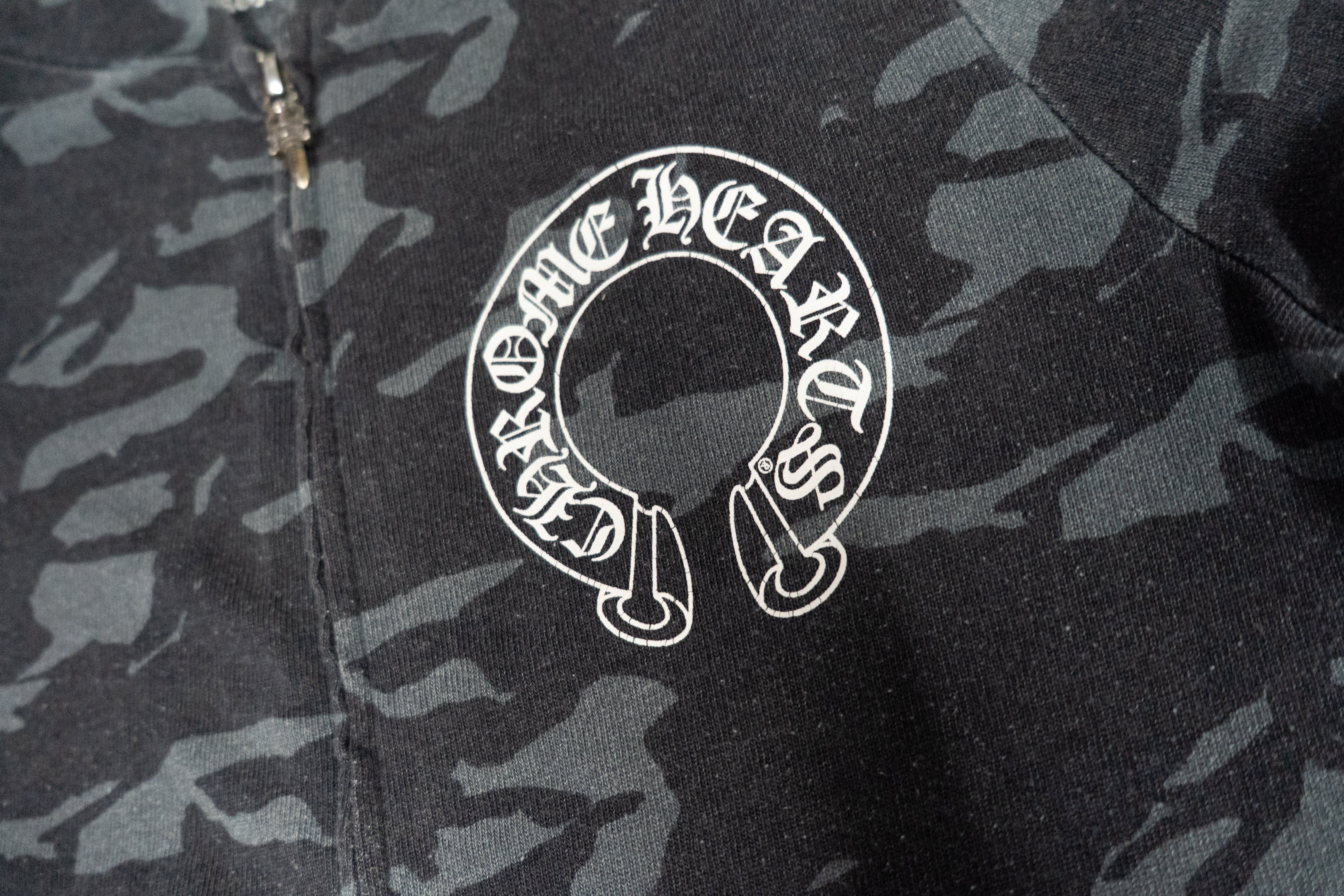 CHROME HEARTS — GREY CAMO ZIP-UP HOODIE WITH WHITE HORSESHOE LOGO