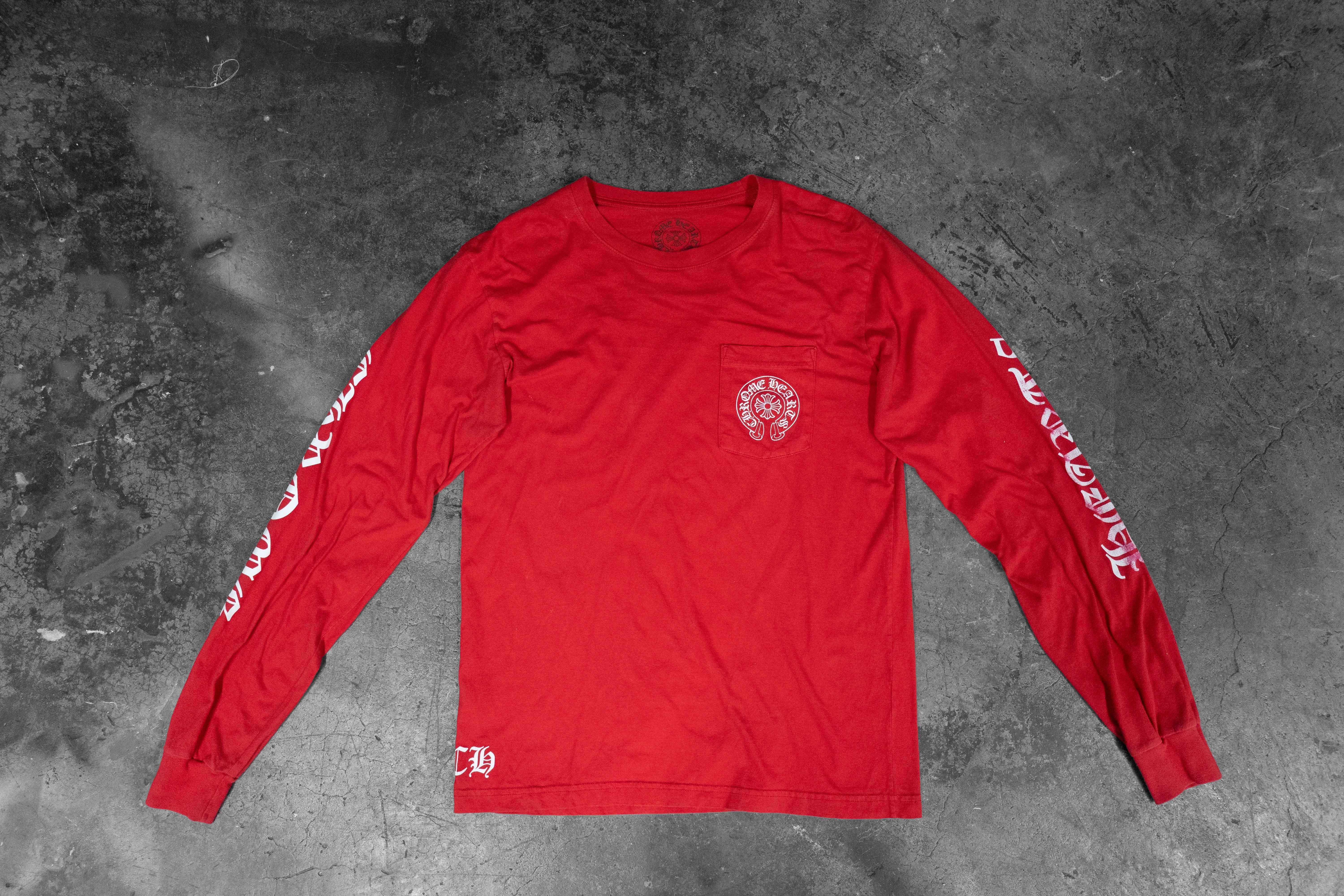 CHROME HEARTS — RED LONG SLEEVE T-SHIRT WITH WHITE LOGO PRINT
