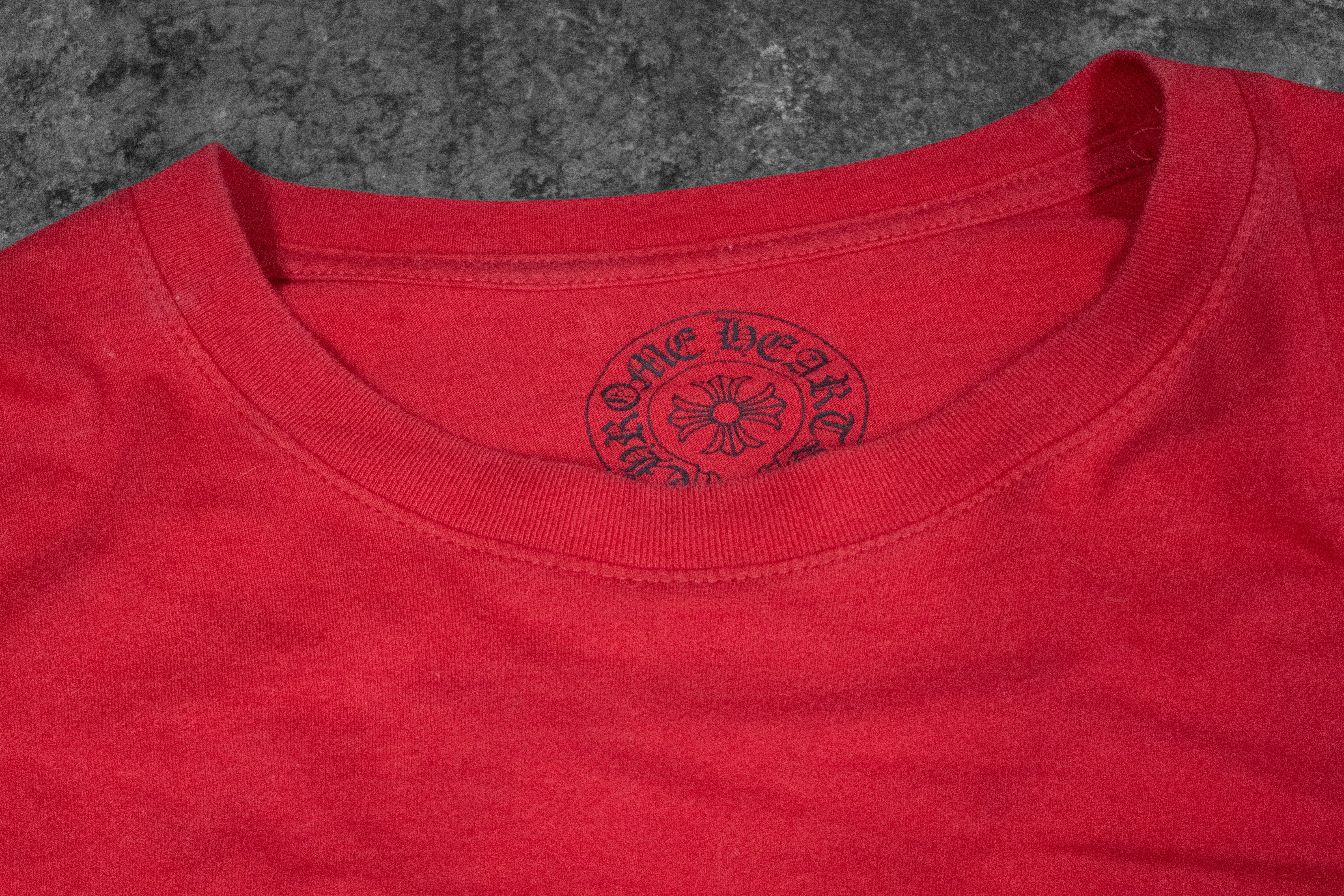 CHROME HEARTS — RED LONG SLEEVE T-SHIRT WITH WHITE LOGO PRINT