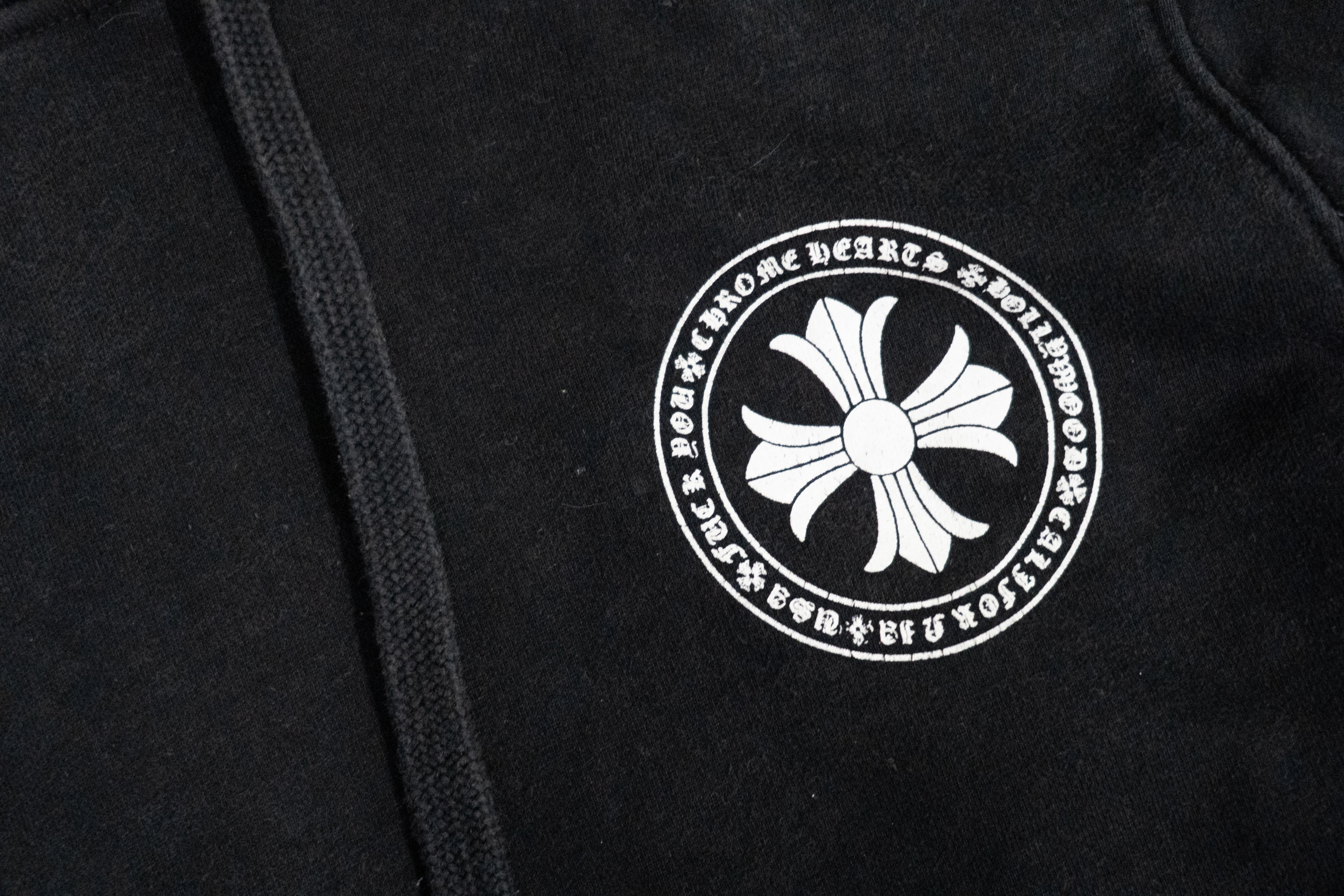 CHROME HEARTS — BLACK PULLOVER HOODIE WITH WHITE CROSS AND HORSESHOE LOGOS