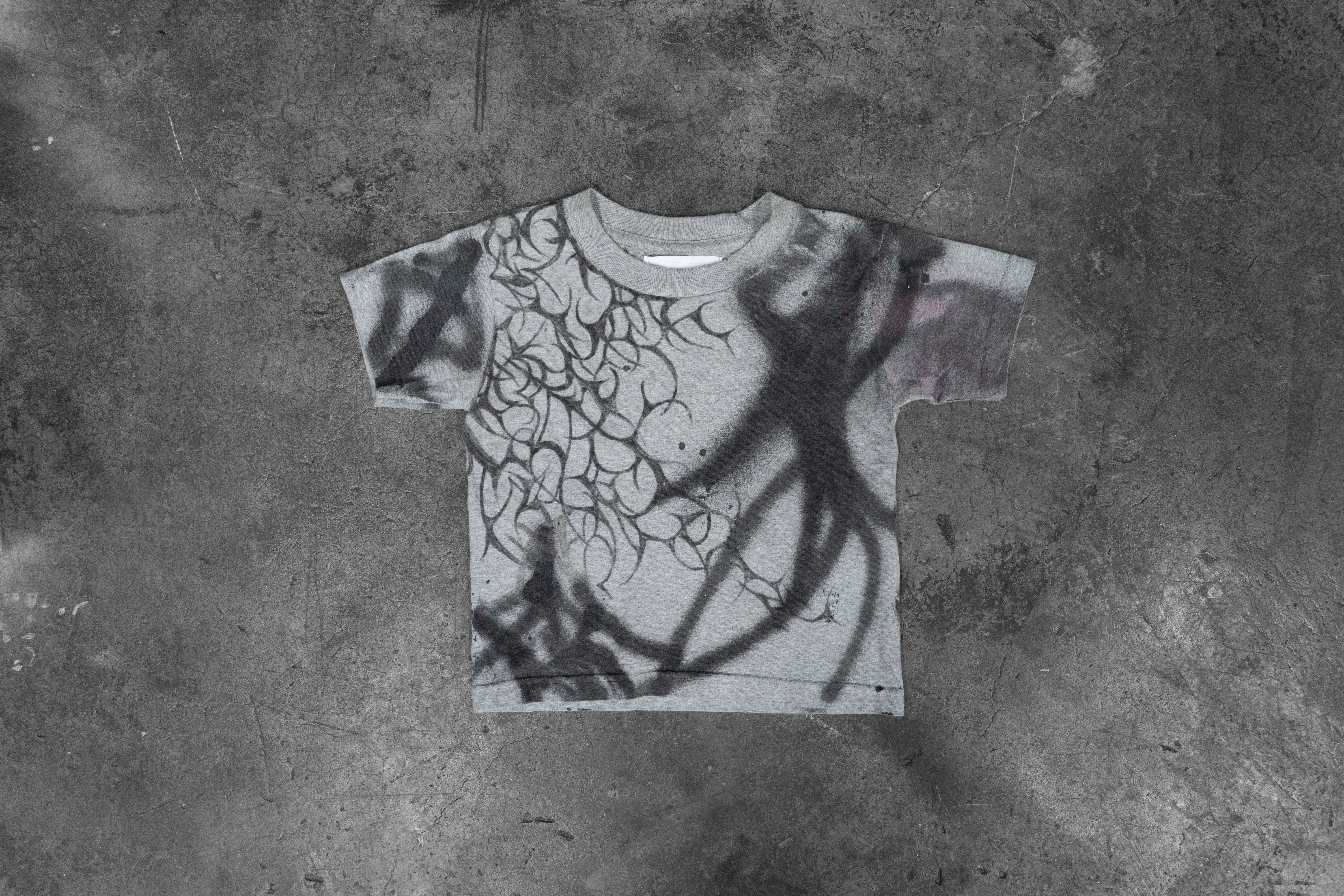 LUSTREGOTHIQUE — LIGHT GREY VEIN AIRBRUSH TEE (1/1)