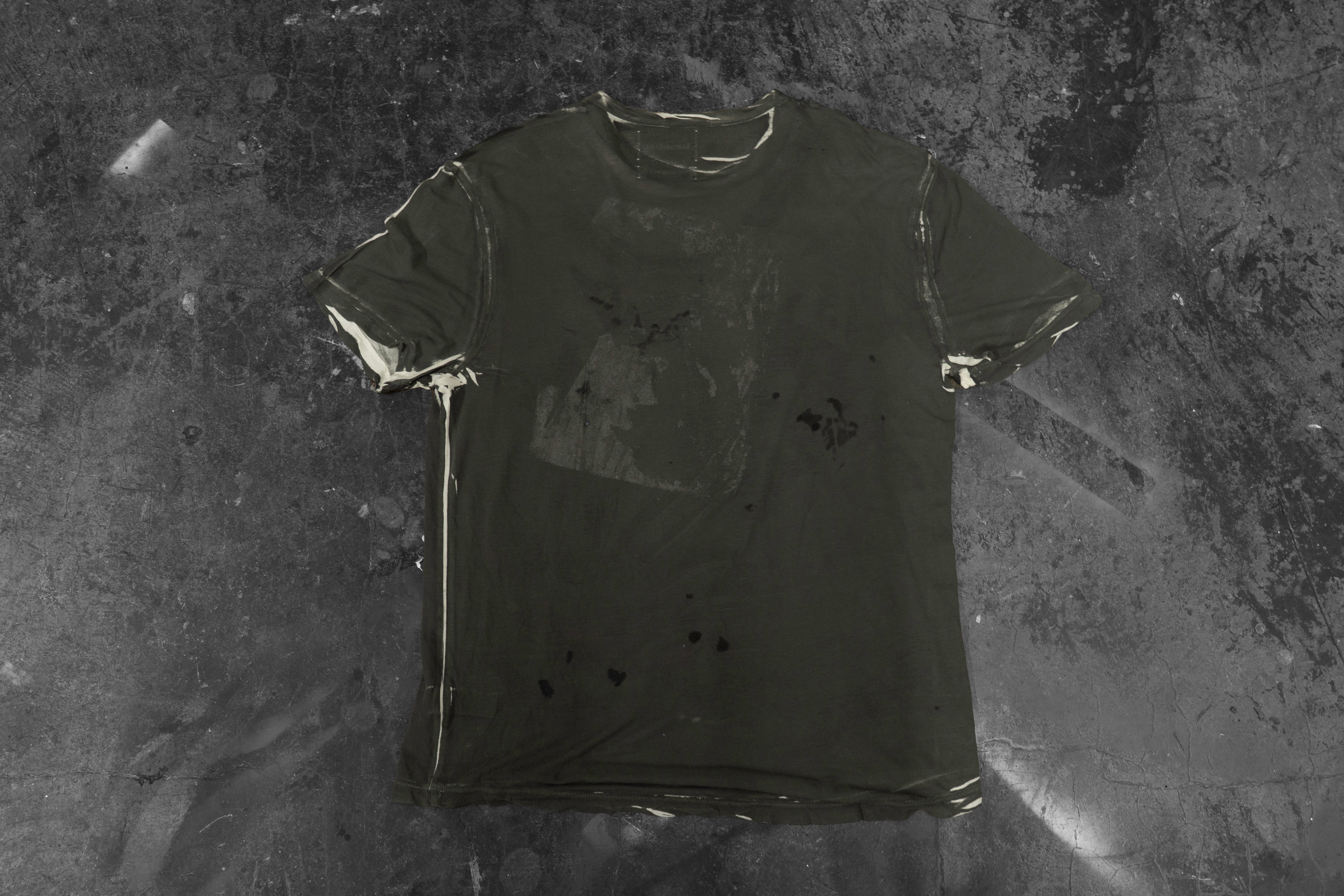 LUSTREGOTHIQUE — DISTRESSED GREY GRAPHIC TEE (1/1)