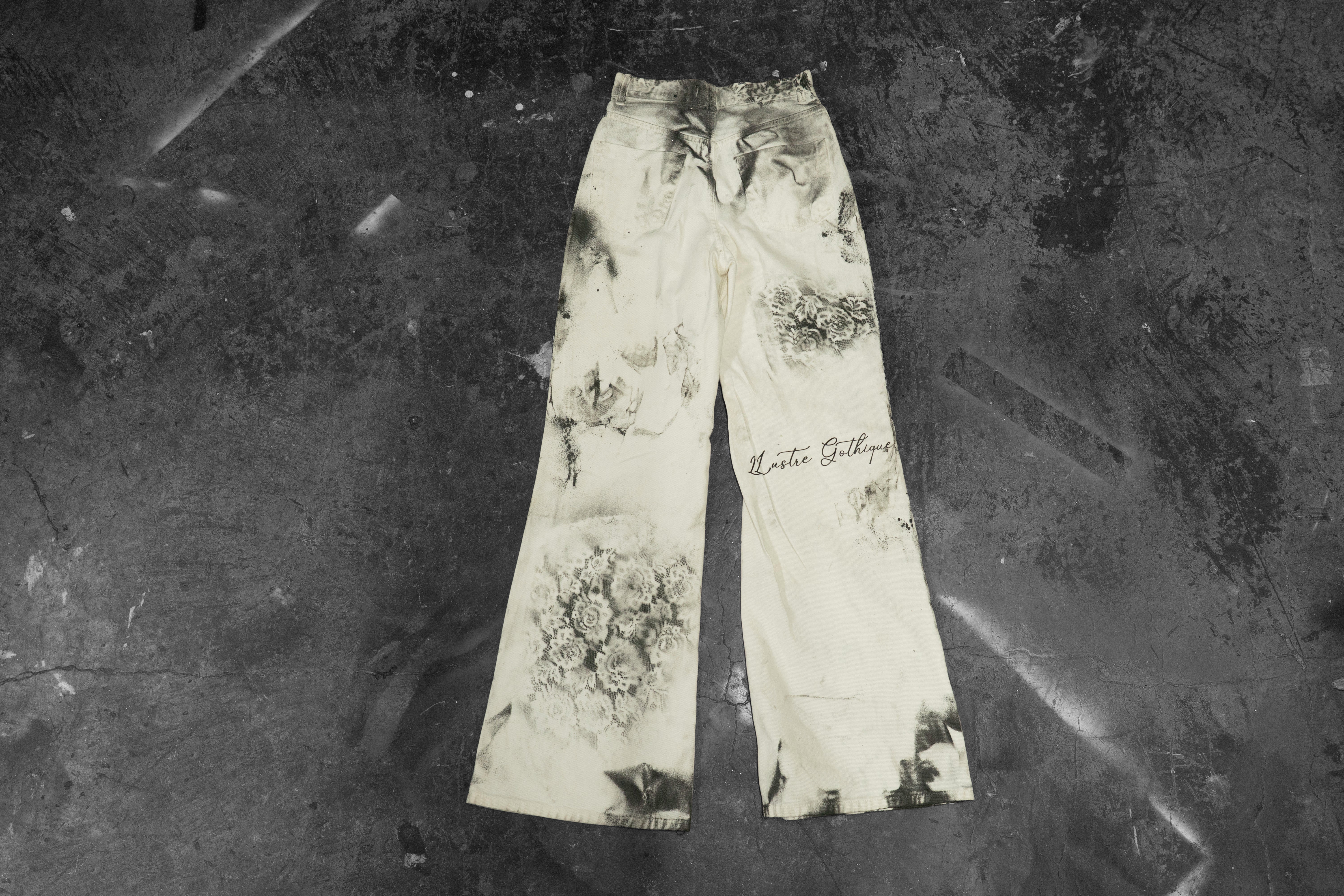 LUSTREGOTHIQUE — WHITE SLIM JEANS (1/1)