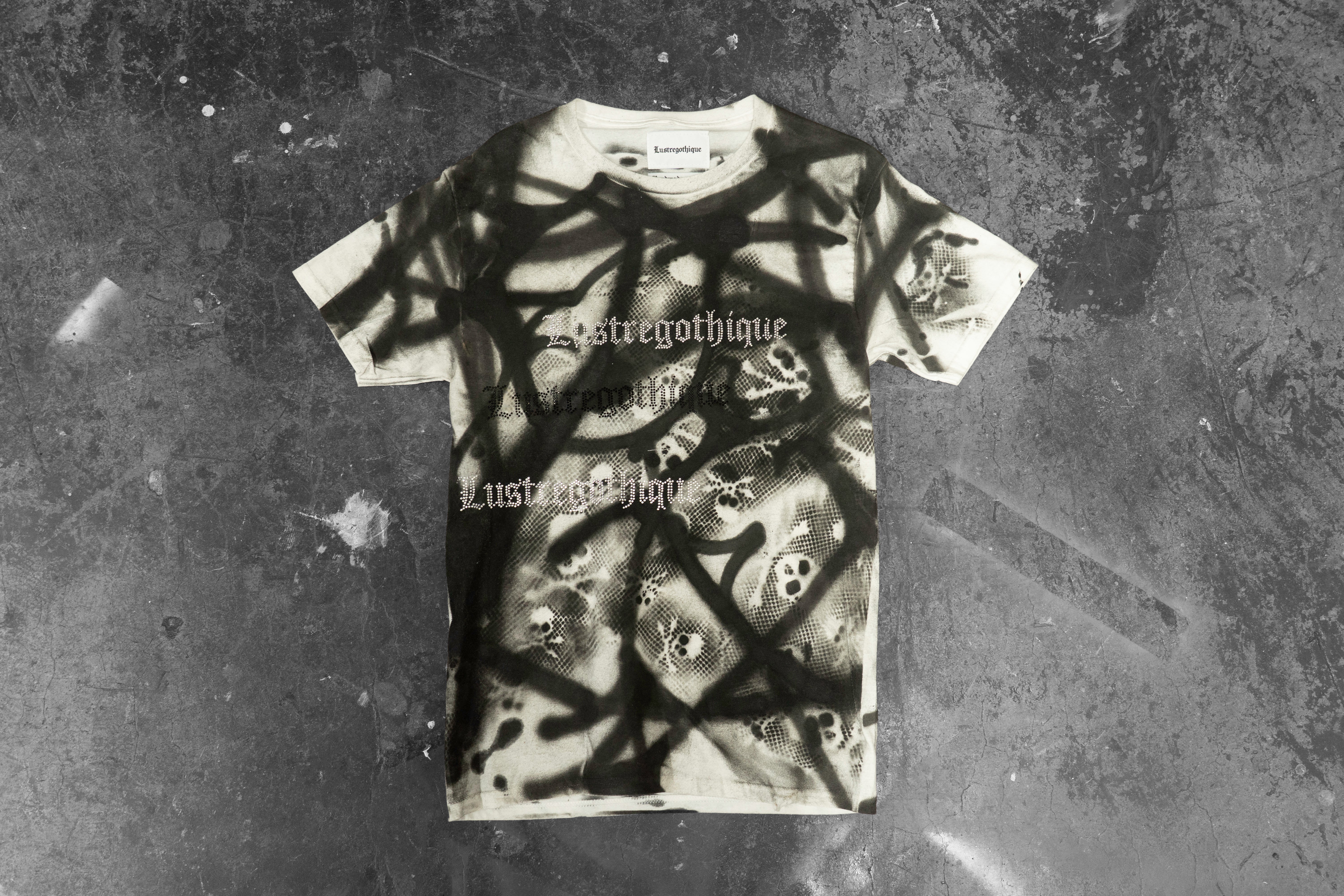 LUSTREGOTHIQUE — OFF WHITE SPRAYPAINT GRAPHIC TEE (1/1)